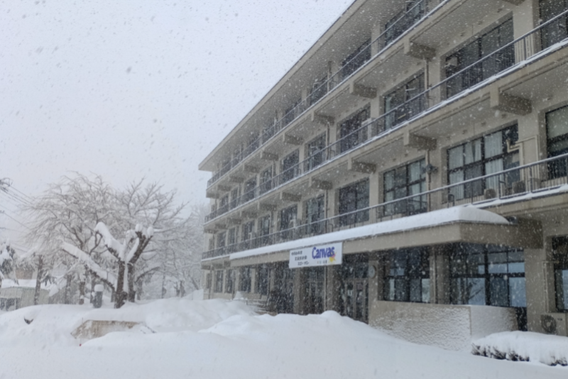 豪雪の校舎