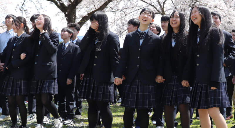 桜の下で１