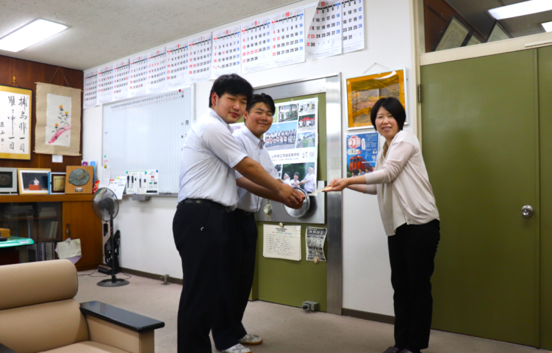 山形鉄道から激励金